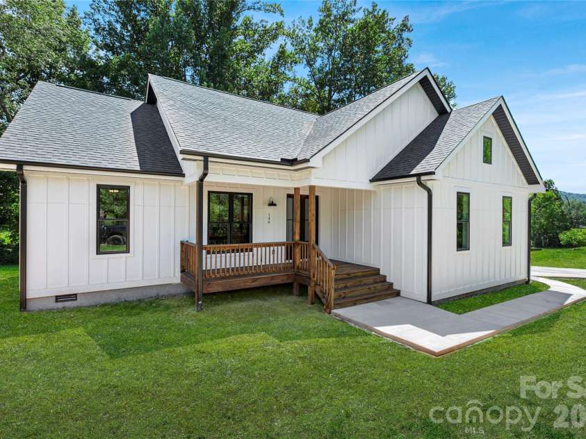 146 Cliff Road, Penrose, NC 28766.  MLS# CAR4407814, YatesRealty ID 42455. 