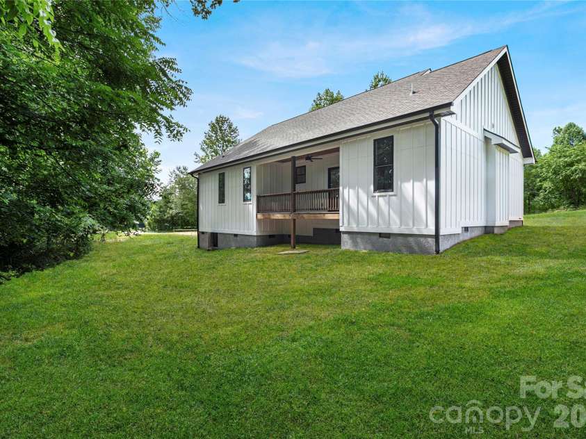 146 Cliff Road, Penrose, NC 28766.  MLS# CAR4407814, YatesRealty ID 42455. 