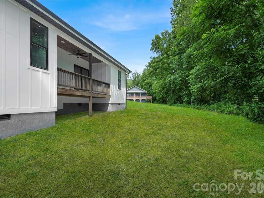 146 Cliff Road, Penrose, NC 28766.  MLS# CAR4407814, YatesRealty ID 42455. 