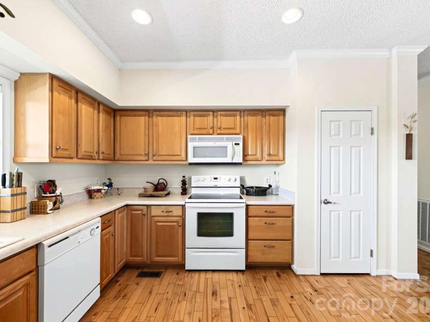 92 Bend View Drive, Marshall, NC 28753.  MLS# CAR4411410, YatesRealty ID 42457. Generous counter space and a pantry