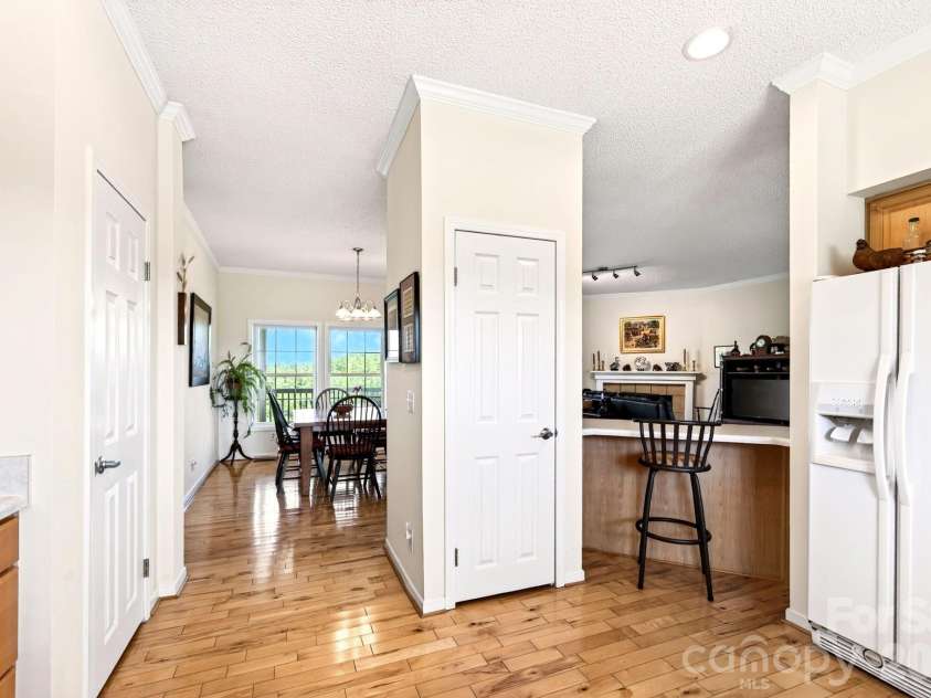 92 Bend View Drive, Marshall, NC 28753.  MLS# CAR4411410, YatesRealty ID 42457. Oh wait...DOUBLE pantries!