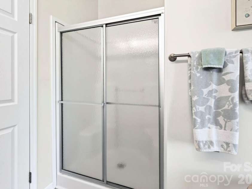 92 Bend View Drive, Marshall, NC 28753.  MLS# CAR4411410, YatesRealty ID 42457. Walk-in shower