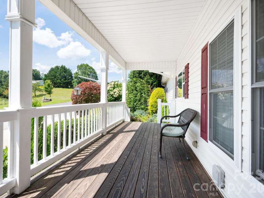 92 Bend View Drive, Marshall, NC 28753.  MLS# CAR4411410, YatesRealty ID 42457. Welcoming covered front porch