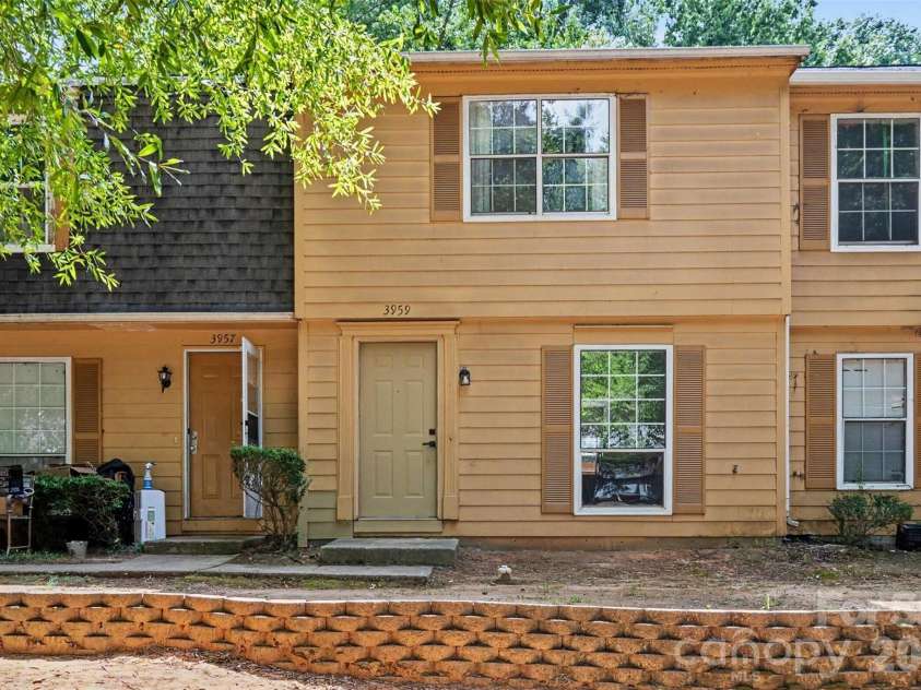 3959 Briarhill Drive, Charlotte, NC 28215.  MLS# CAR4408109, YatesRealty ID 42460. 