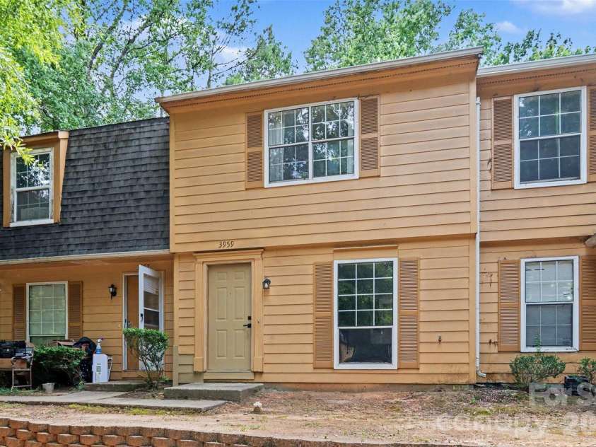 3959 Briarhill Drive, Charlotte, NC 28215.  MLS# CAR4408109, YatesRealty ID 42460. 