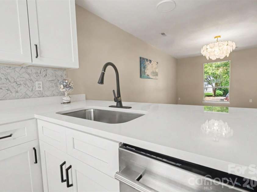 3959 Briarhill Drive, Charlotte, NC 28215.  MLS# CAR4408109, YatesRealty ID 42460. 