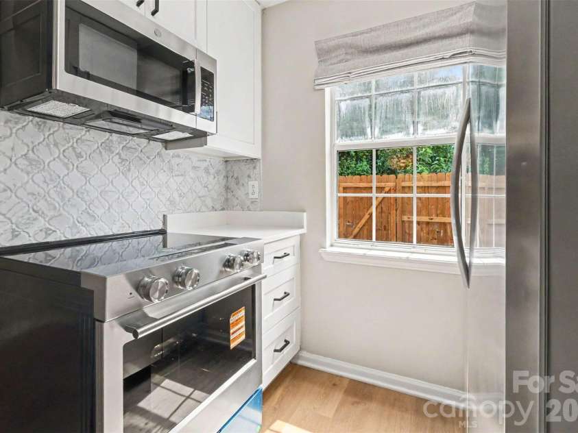 3959 Briarhill Drive, Charlotte, NC 28215.  MLS# CAR4408109, YatesRealty ID 42460. 