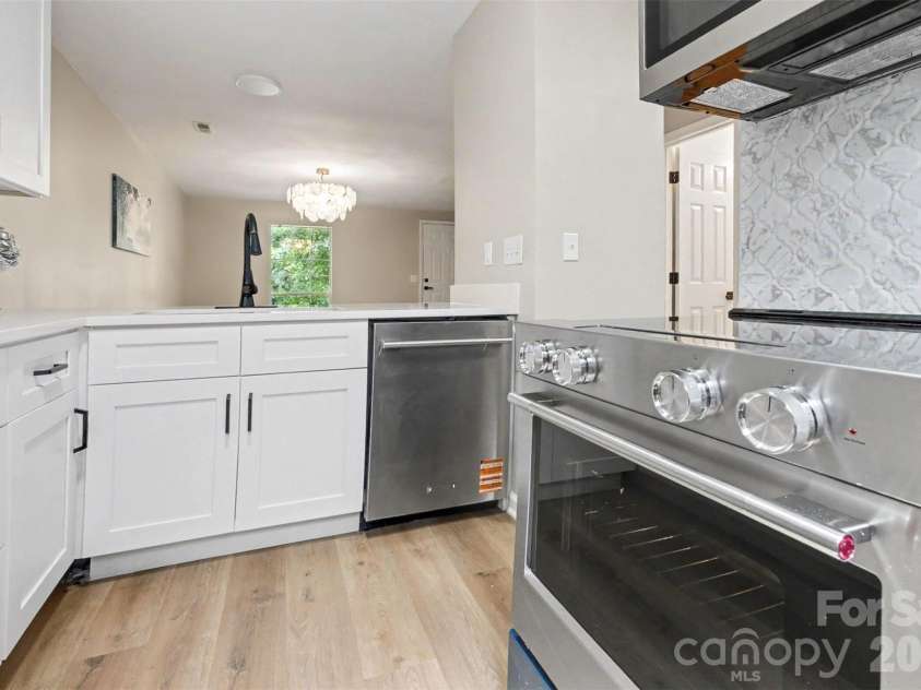 3959 Briarhill Drive, Charlotte, NC 28215.  MLS# CAR4408109, YatesRealty ID 42460. 