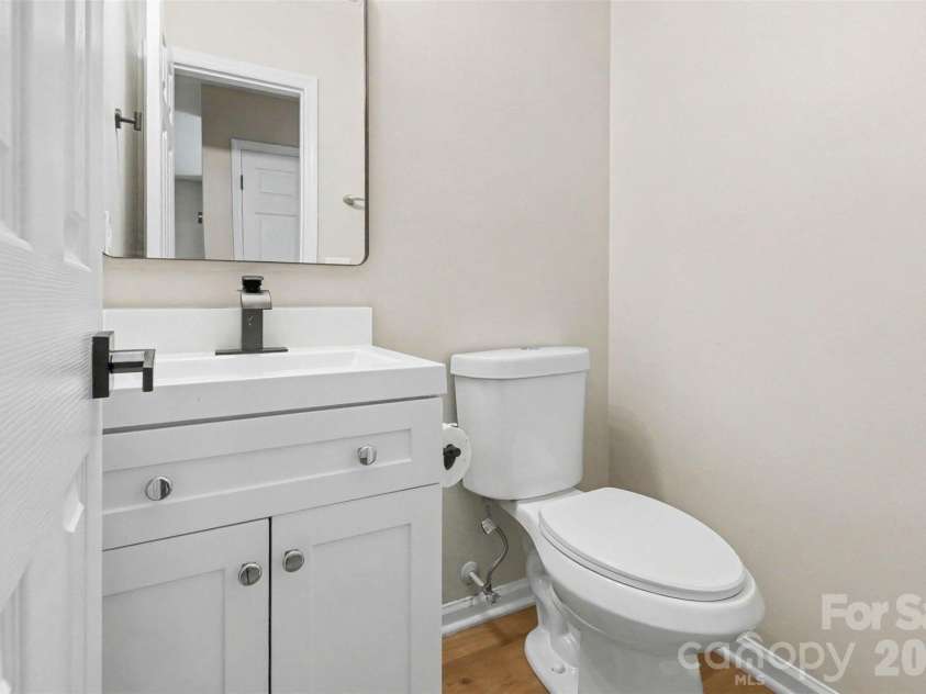 3959 Briarhill Drive, Charlotte, NC 28215.  MLS# CAR4408109, YatesRealty ID 42460. 