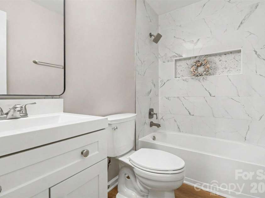 3959 Briarhill Drive, Charlotte, NC 28215.  MLS# CAR4408109, YatesRealty ID 42460. 