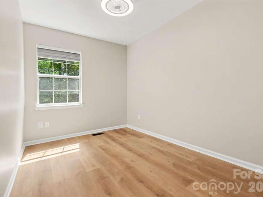 3959 Briarhill Drive, Charlotte, NC 28215.  MLS# CAR4408109, YatesRealty ID 42460. 