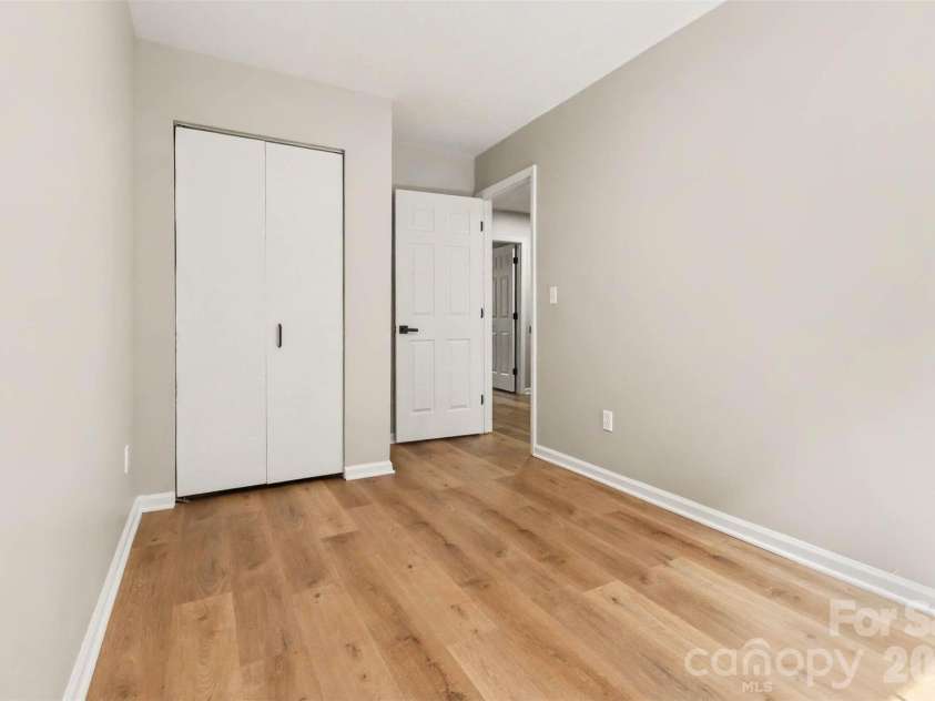 3959 Briarhill Drive, Charlotte, NC 28215.  MLS# CAR4408109, YatesRealty ID 42460. 