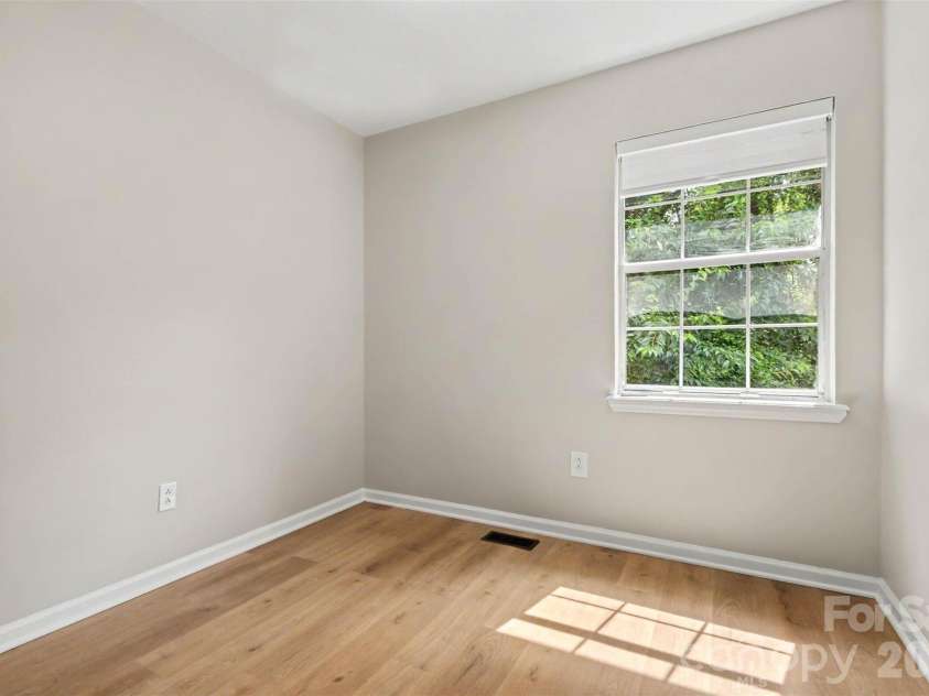 3959 Briarhill Drive, Charlotte, NC 28215.  MLS# CAR4408109, YatesRealty ID 42460. 
