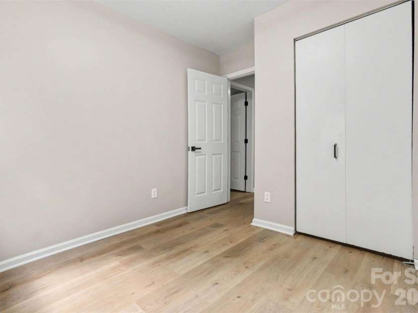 3959 Briarhill Drive, Charlotte, NC 28215.  MLS# CAR4408109, YatesRealty ID 42460. 