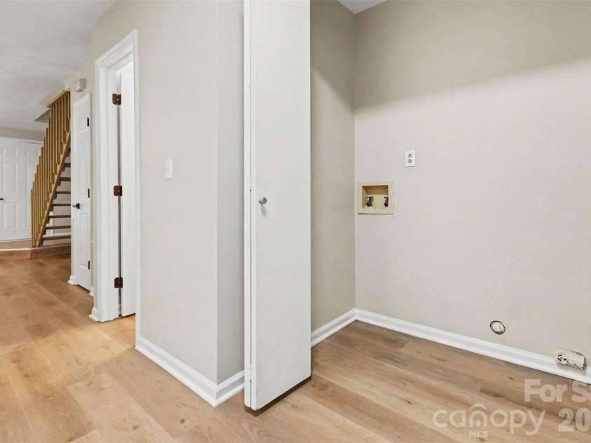 3959 Briarhill Drive, Charlotte, NC 28215.  MLS# CAR4408109, YatesRealty ID 42460. 