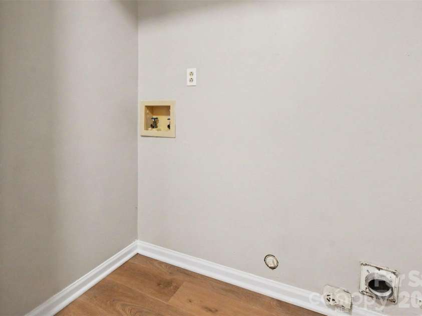 3959 Briarhill Drive, Charlotte, NC 28215.  MLS# CAR4408109, YatesRealty ID 42460. 