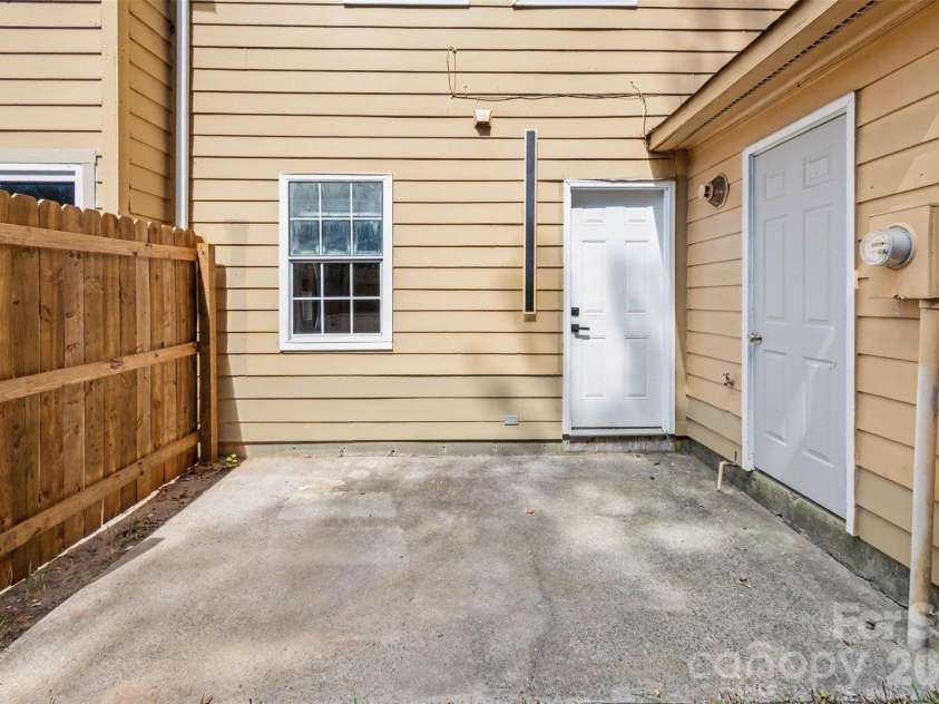 3959 Briarhill Drive, Charlotte, NC 28215.  MLS# CAR4408109, YatesRealty ID 42460. 