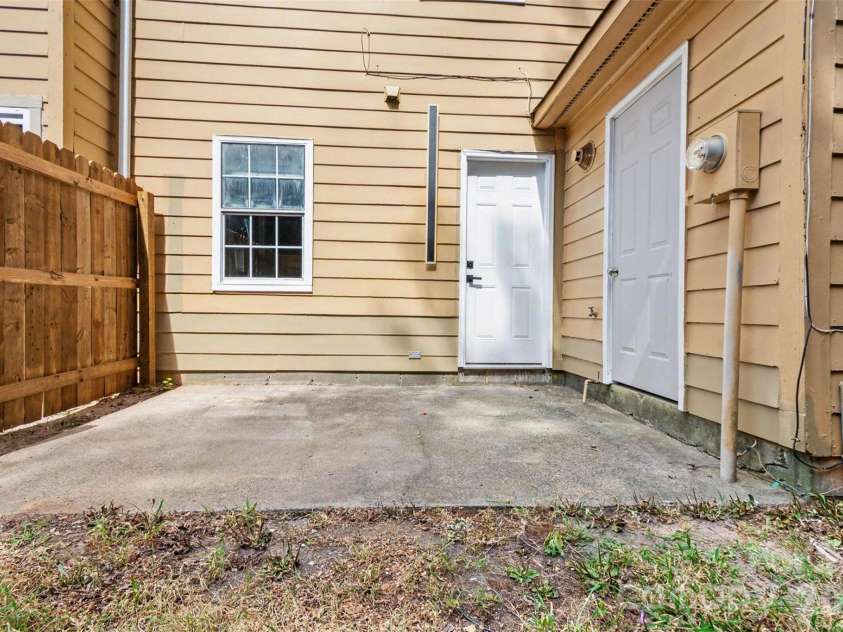 3959 Briarhill Drive, Charlotte, NC 28215.  MLS# CAR4408109, YatesRealty ID 42460. 