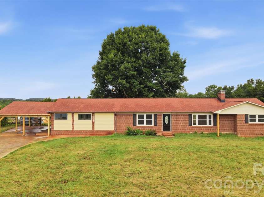 3881 Summerow Road, Maiden, NC 28650.  MLS# CAR4409606, YatesRealty ID 42462. 