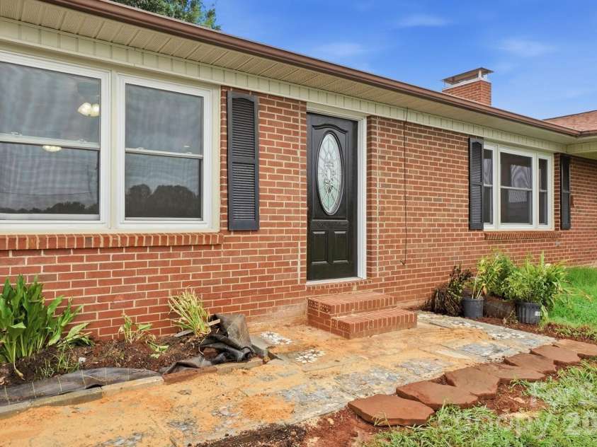 3881 Summerow Road, Maiden, NC 28650.  MLS# CAR4409606, YatesRealty ID 42462. 