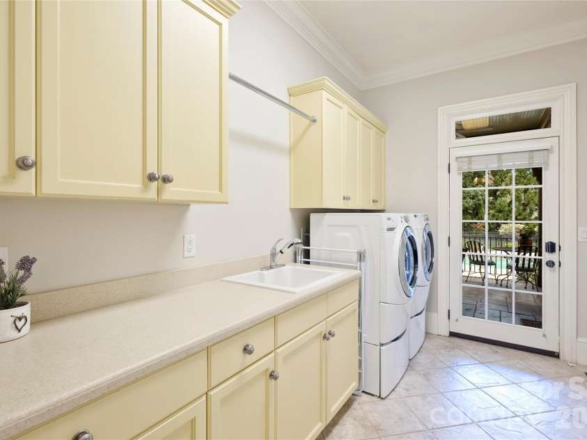 1501 Venetian Way Drive, Waxhaw, NC 28173.  MLS# CAR4411821, YatesRealty ID 42467. Large Laundry