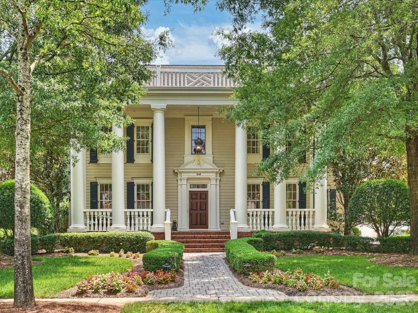 9146 Heydon Hall Circle, Charlotte, NC 28210.  MLS# CAR4404067, YatesRealty ID 42468. 