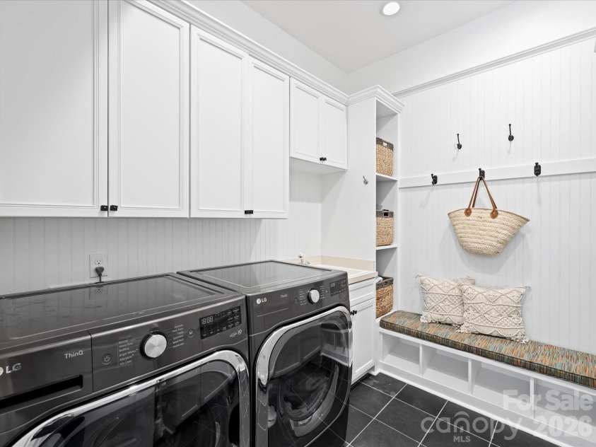 9146 Heydon Hall Circle, Charlotte, NC 28210.  MLS# CAR4404067, YatesRealty ID 42468. 