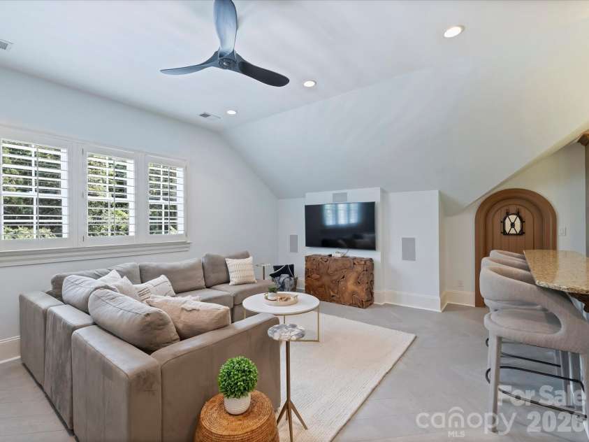 9146 Heydon Hall Circle, Charlotte, NC 28210.  MLS# CAR4404067, YatesRealty ID 42468. 