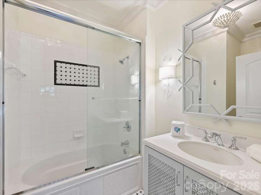 9146 Heydon Hall Circle, Charlotte, NC 28210.  MLS# CAR4404067, YatesRealty ID 42468. 