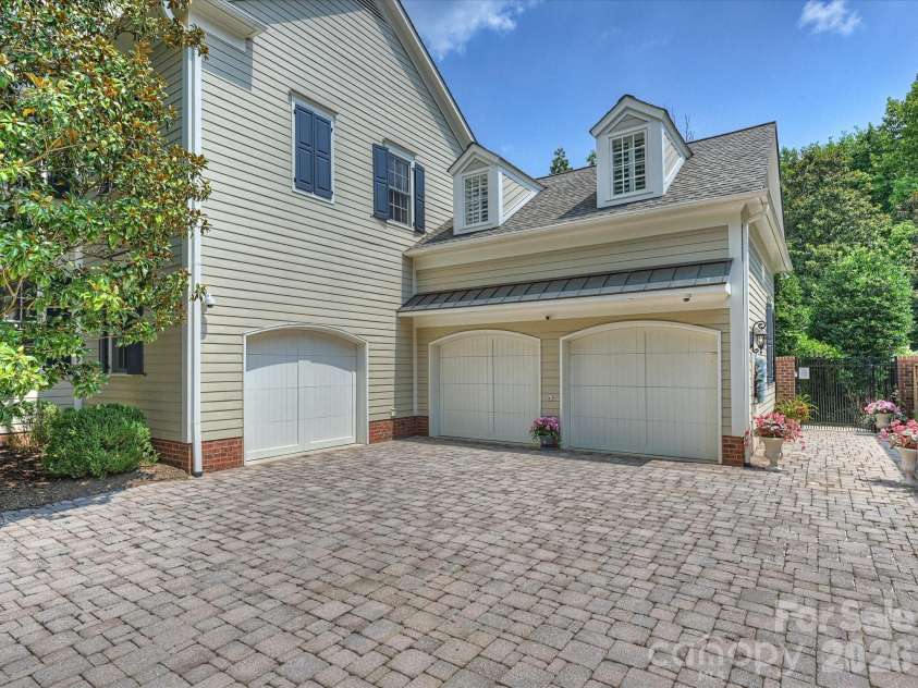9146 Heydon Hall Circle, Charlotte, NC 28210.  MLS# CAR4404067, YatesRealty ID 42468. 