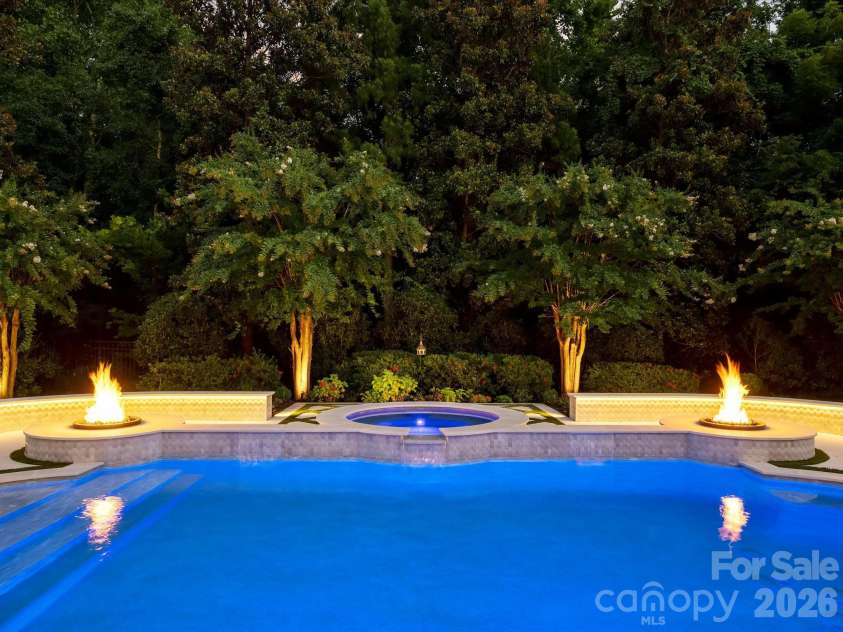 9146 Heydon Hall Circle, Charlotte, NC 28210.  MLS# CAR4404067, YatesRealty ID 42468. 