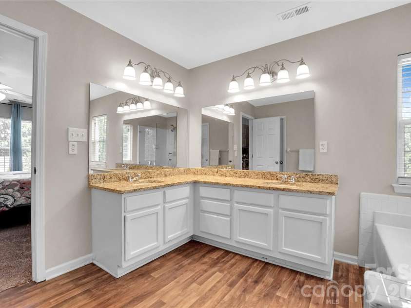 10706 Hellebore Road, Charlotte, NC 28213.  MLS# CAR4409890, YatesRealty ID 42471. 