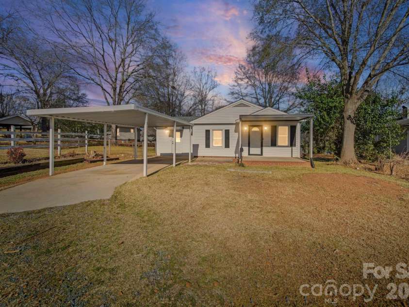 211 9th Street, Belmont, NC 28012.  MLS# CAR4385746, YatesRealty ID 42472. 