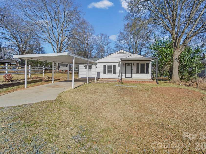 211 9th Street, Belmont, NC 28012.  MLS# CAR4385746, YatesRealty ID 42472. 