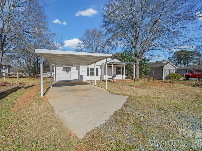 211 9th Street, Belmont, NC 28012.  MLS# CAR4385746, YatesRealty ID 42472. 
