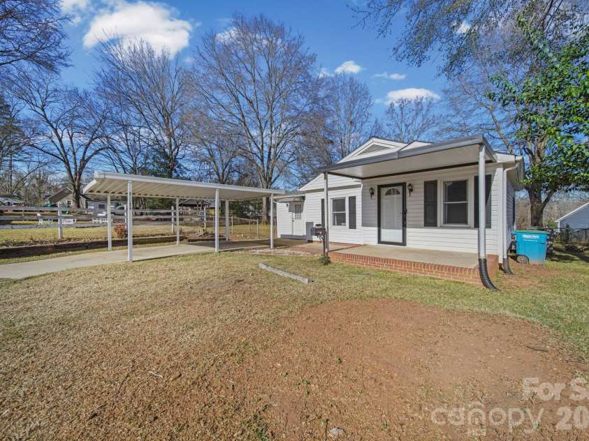 211 9th Street, Belmont, NC 28012.  MLS# CAR4385746, YatesRealty ID 42472. 