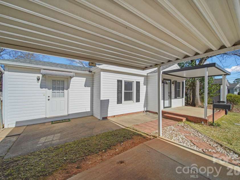211 9th Street, Belmont, NC 28012.  MLS# CAR4385746, YatesRealty ID 42472. 