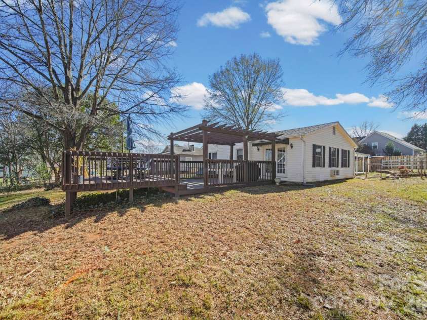 211 9th Street, Belmont, NC 28012.  MLS# CAR4385746, YatesRealty ID 42472. 