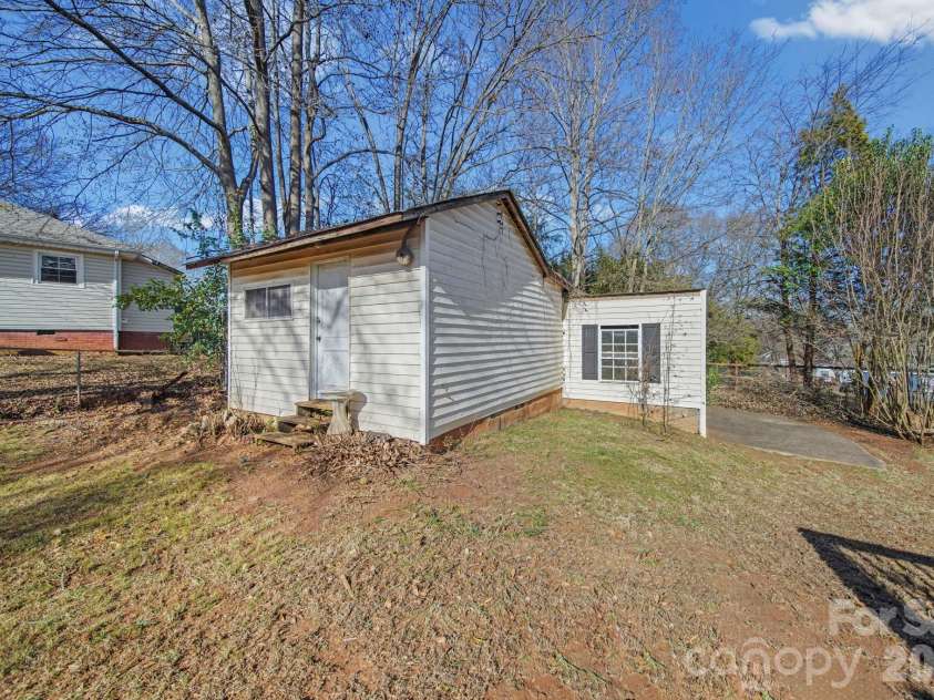 211 9th Street, Belmont, NC 28012.  MLS# CAR4385746, YatesRealty ID 42472. 