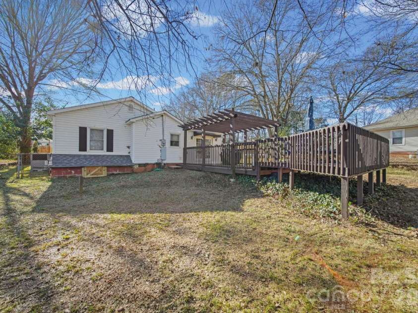 211 9th Street, Belmont, NC 28012.  MLS# CAR4385746, YatesRealty ID 42472. 