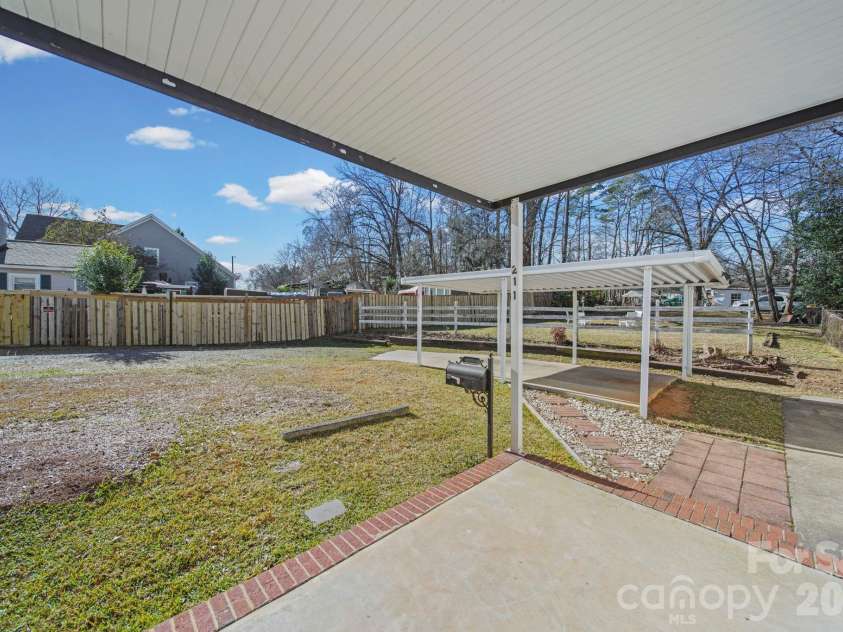 211 9th Street, Belmont, NC 28012.  MLS# CAR4385746, YatesRealty ID 42472. 