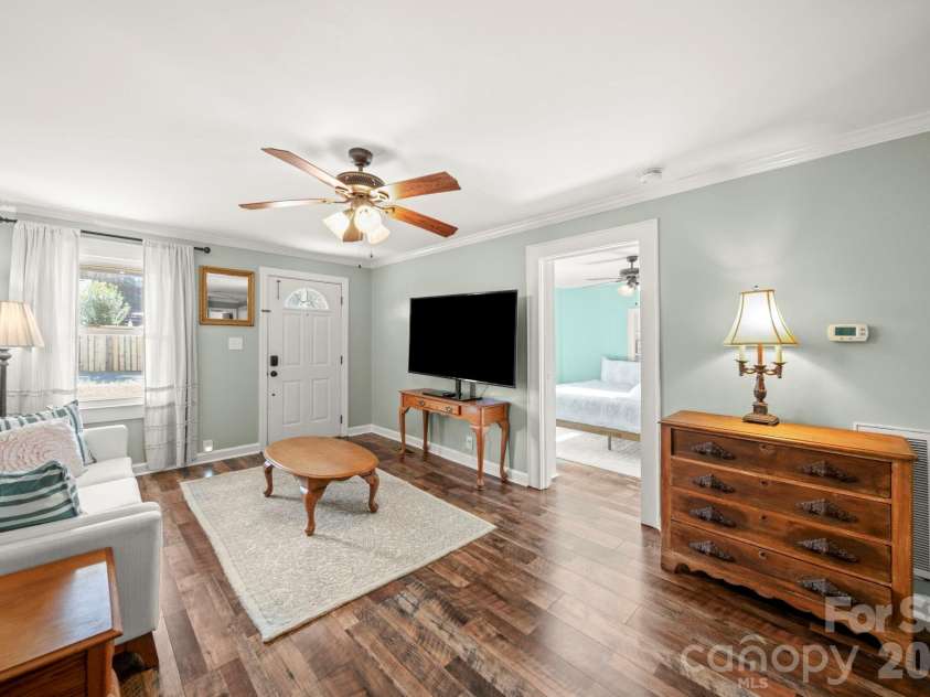 211 9th Street, Belmont, NC 28012.  MLS# CAR4385746, YatesRealty ID 42472. 
