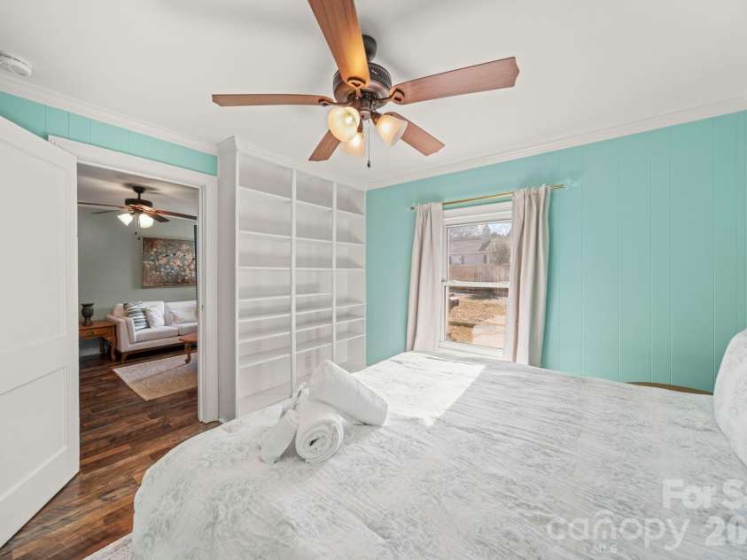 211 9th Street, Belmont, NC 28012.  MLS# CAR4385746, YatesRealty ID 42472. 