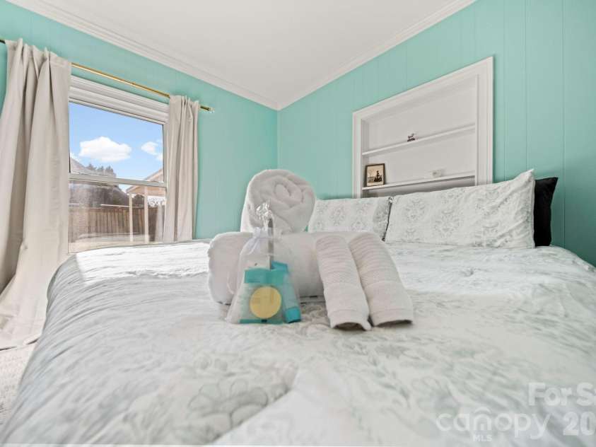 211 9th Street, Belmont, NC 28012.  MLS# CAR4385746, YatesRealty ID 42472. 