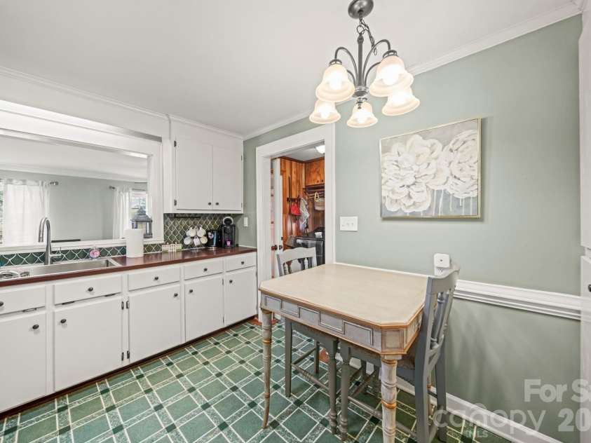 211 9th Street, Belmont, NC 28012.  MLS# CAR4385746, YatesRealty ID 42472. 
