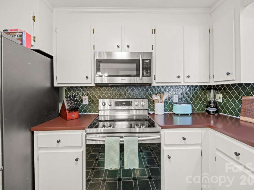 211 9th Street, Belmont, NC 28012.  MLS# CAR4385746, YatesRealty ID 42472. 