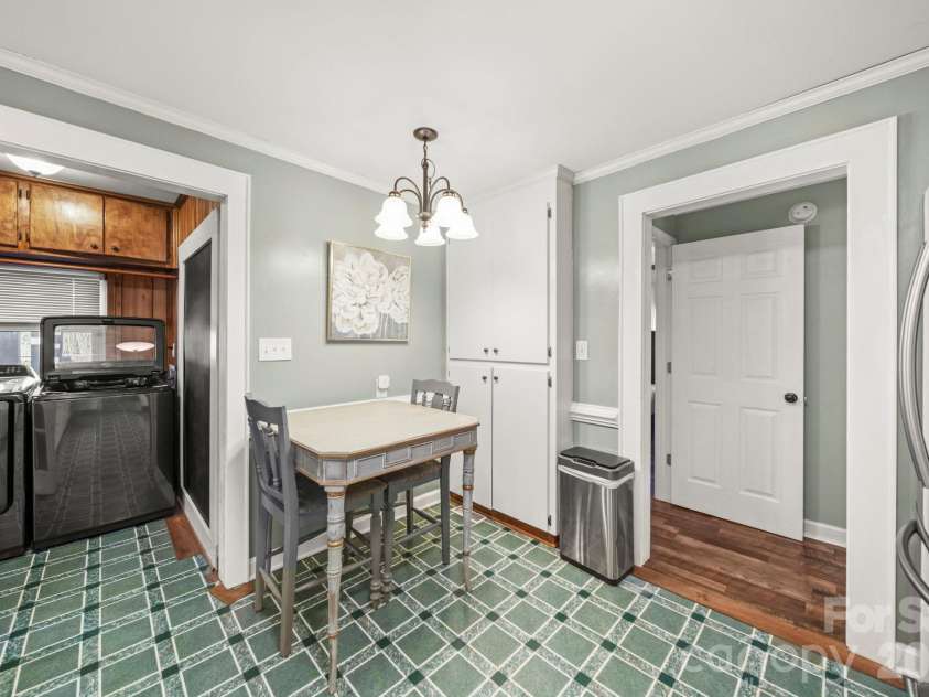 211 9th Street, Belmont, NC 28012.  MLS# CAR4385746, YatesRealty ID 42472. 
