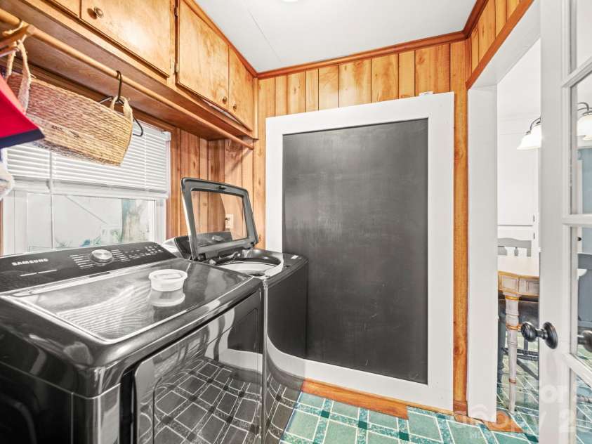 211 9th Street, Belmont, NC 28012.  MLS# CAR4385746, YatesRealty ID 42472. 