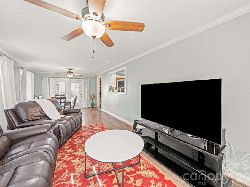 211 9th Street, Belmont, NC 28012.  MLS# CAR4385746, YatesRealty ID 42472. 