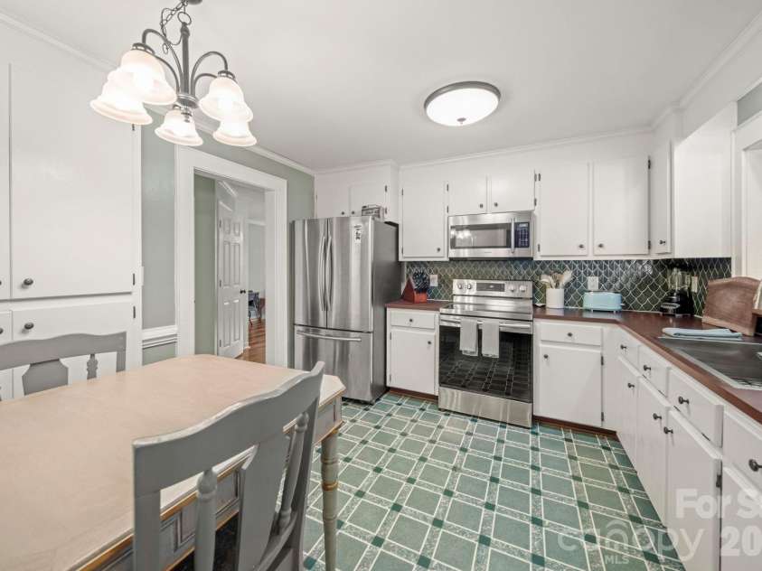 211 9th Street, Belmont, NC 28012.  MLS# CAR4385746, YatesRealty ID 42472. 